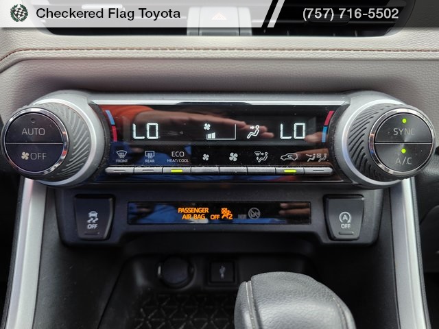 2020 Toyota RAV4 XLE photo 16