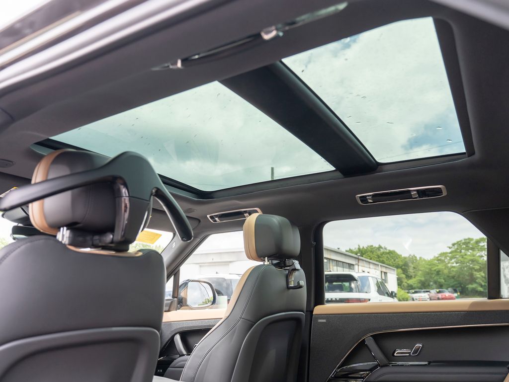 2025 Land Rover Range Rover Sport SE photo 13