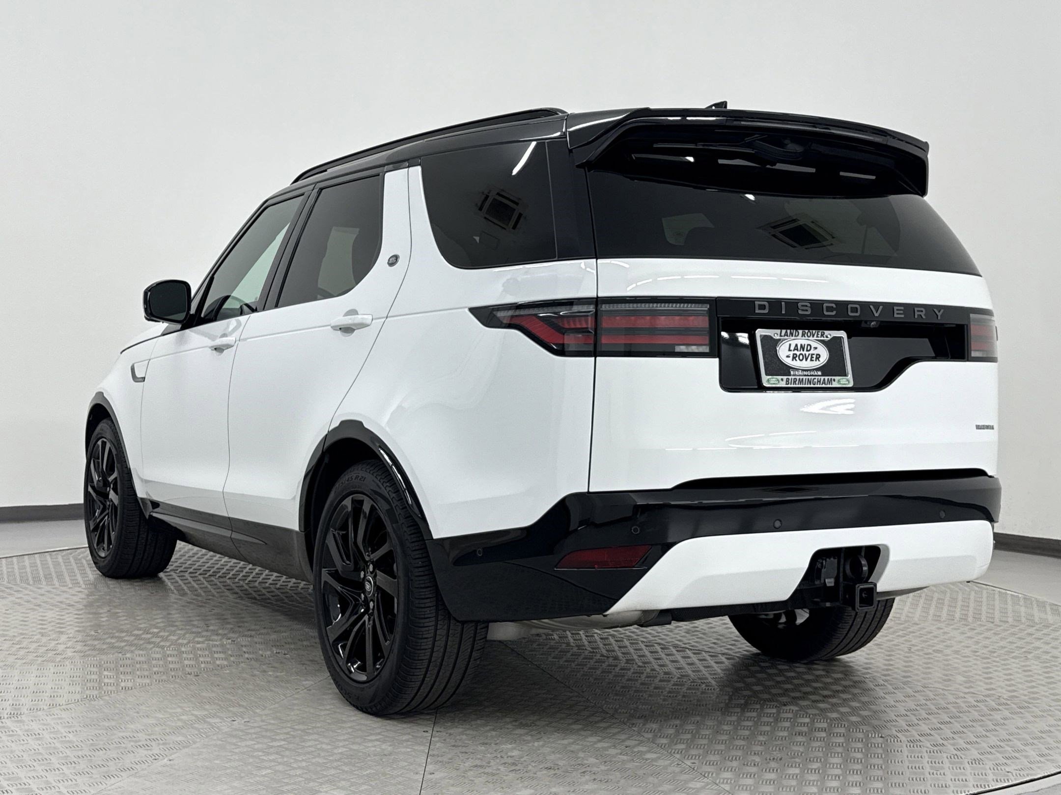 2024 Land Rover Discovery SE photo 2