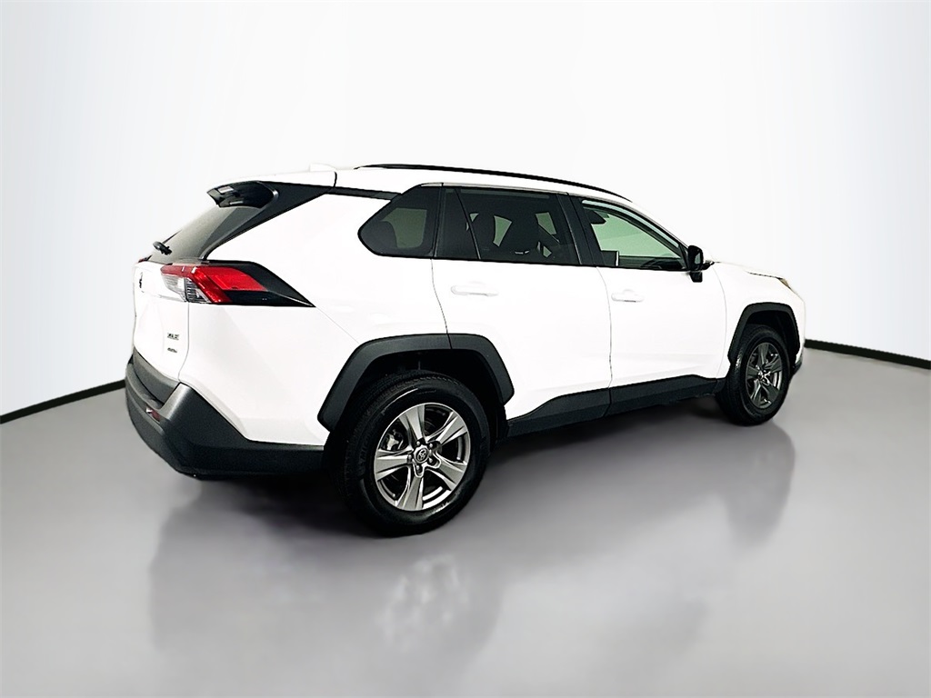 2024 Toyota RAV4 XLE photo 9