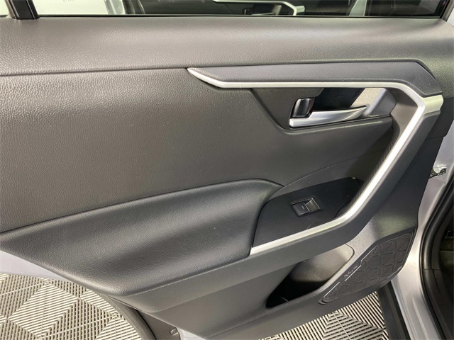 2023 Toyota RAV4 XLE photo 21