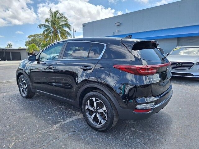 2022 Kia Sportage LX photo 2