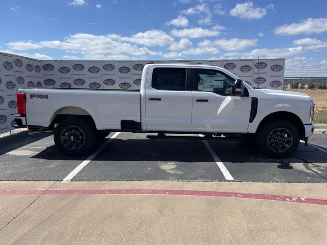 2026 Ford F-350 Super Duty XL's photo