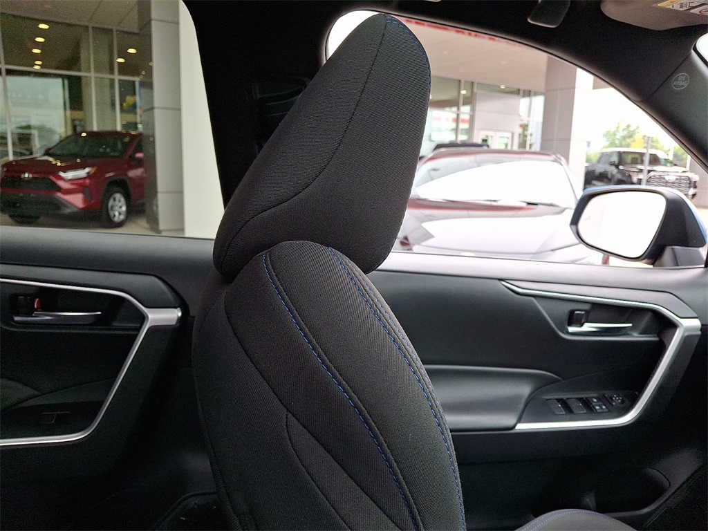 2022 Toyota RAV4 Hybrid SE photo 11
