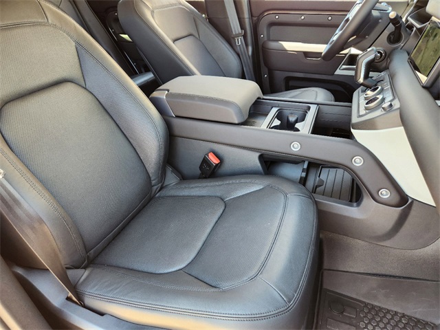 2024 Land Rover Defender 110 S photo 12