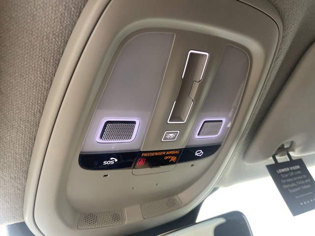 2025 Volvo XC40 Core photo 32