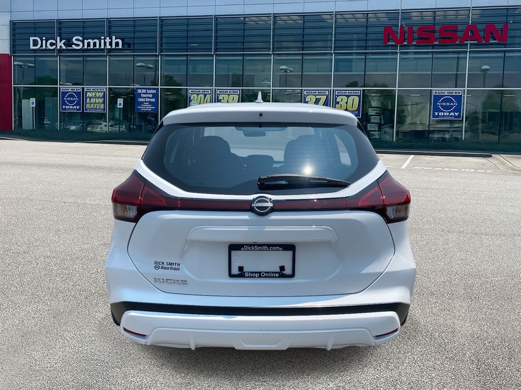 2025 Nissan Kicks Play S photo 4