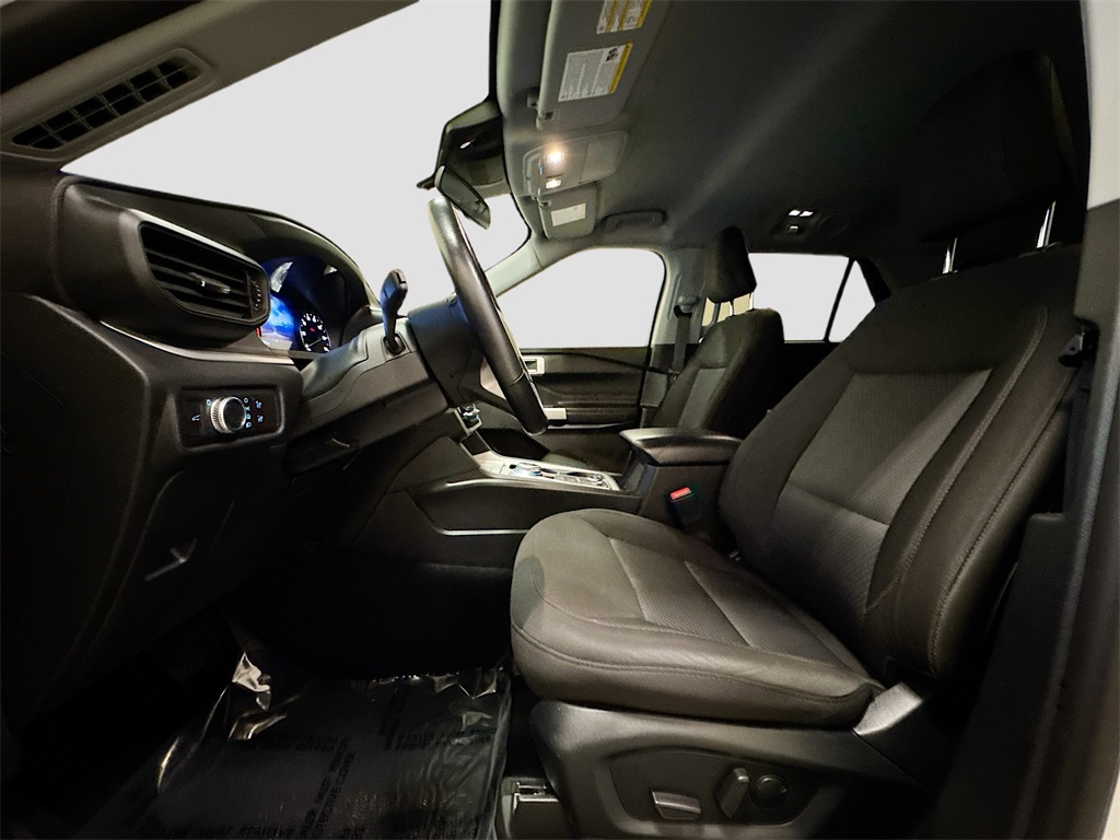 2022 Ford Explorer XLT photo 2