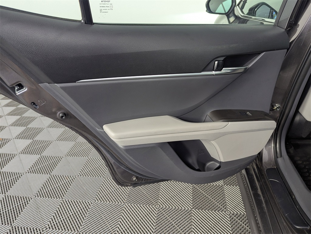 2022 Toyota Camry SE photo 27