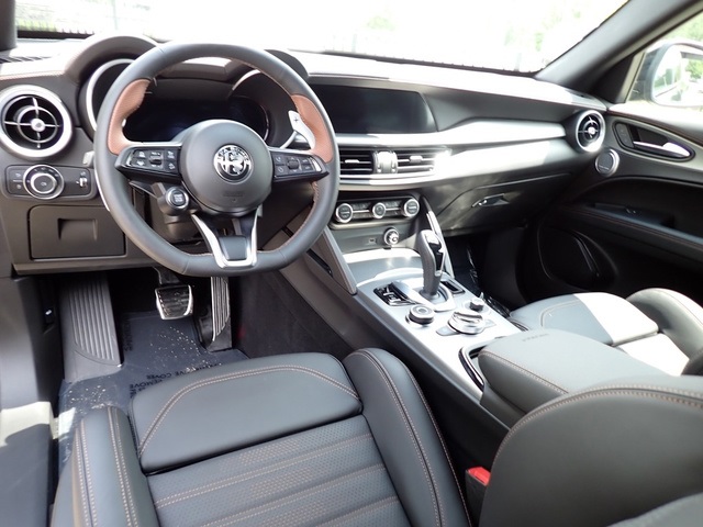 2025 Alfa Romeo Stelvio Sprint Base photo 11