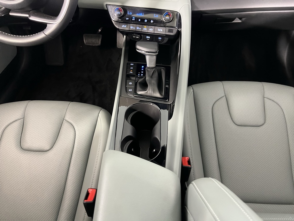 2024 Hyundai Elantra Hybrid Limited photo 13