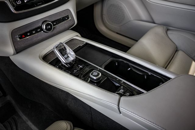 2022 Volvo XC90 Recharge T8 Inscription photo 16