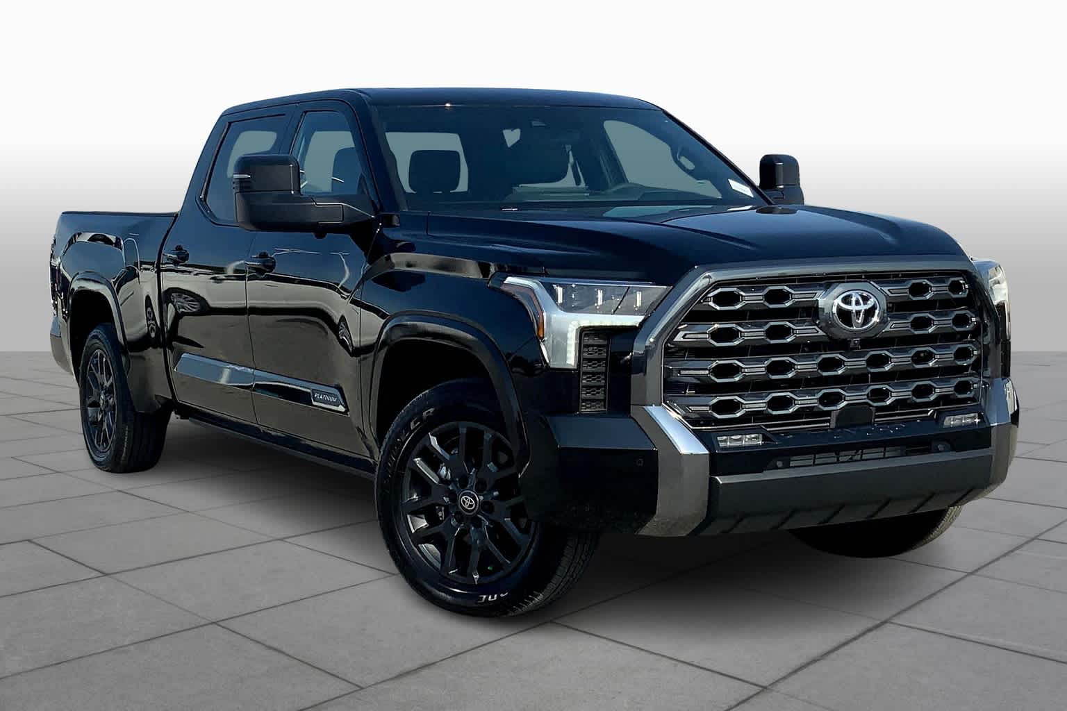 2025 Toyota Tundra Platinum CrewMax photo 4