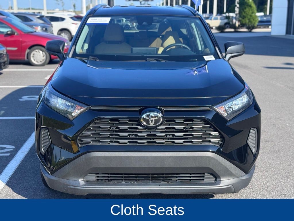 2020 Toyota RAV4 LE photo 2