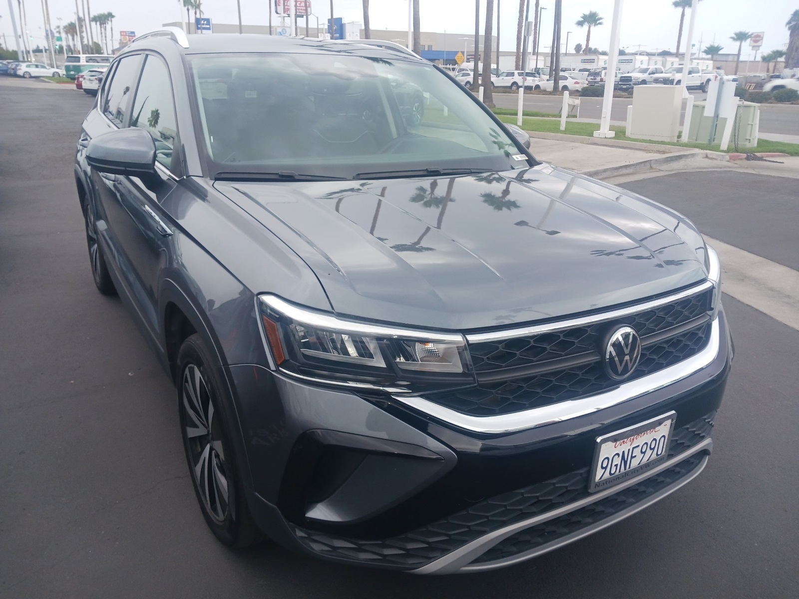 2023 Volkswagen Taos SE photo 2
