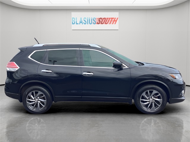 2016 Nissan Rogue SL photo 2