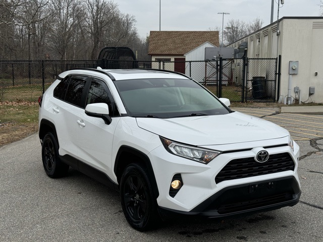 2020 Toyota RAV4 XLE photo 2