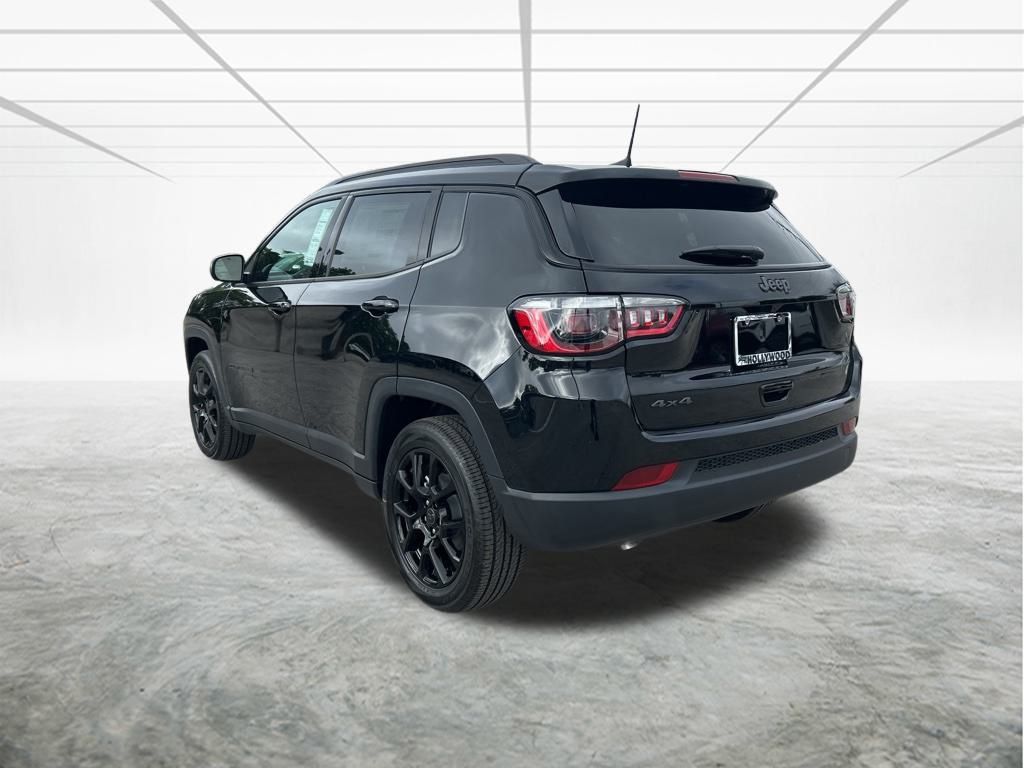 2025 Jeep Compass Latitude photo 4
