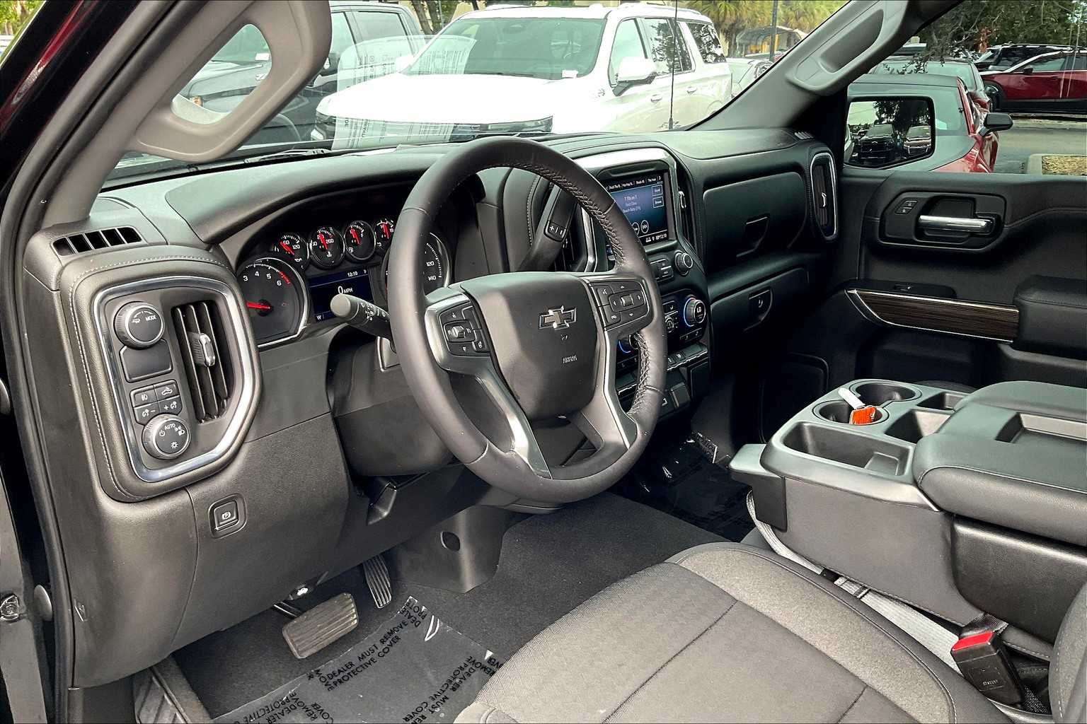2021 Chevrolet Silverado 1500 RST photo 13