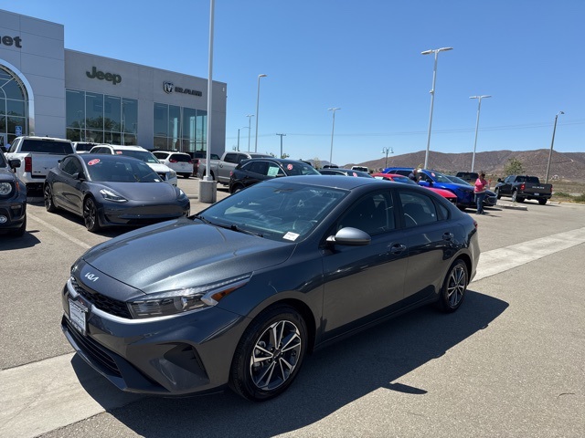 2023 Kia Forte LXS photo 2