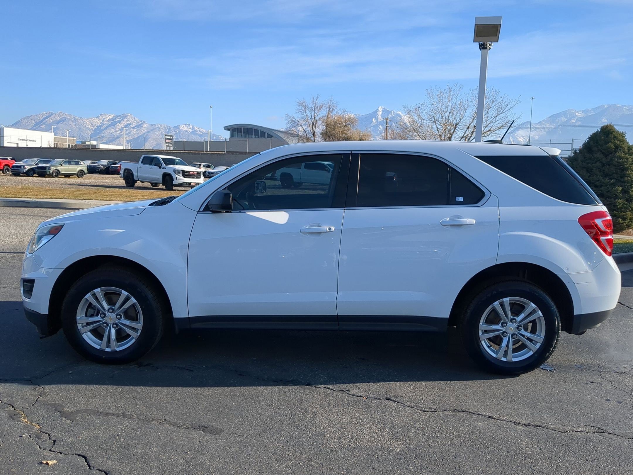 2016 Chevrolet Equinox LS photo 2