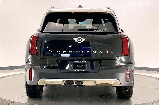 2025 MINI Countryman S photo 2
