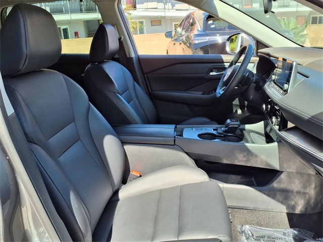 2023 Nissan Rogue SV photo 25