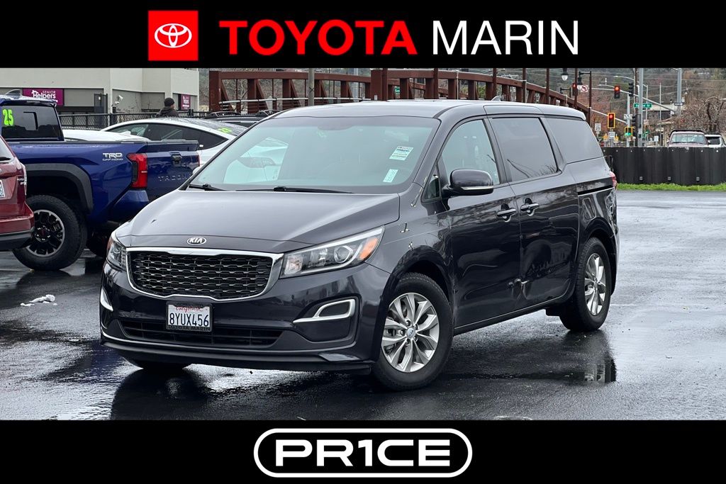 2019 Kia Sedona LX's photo