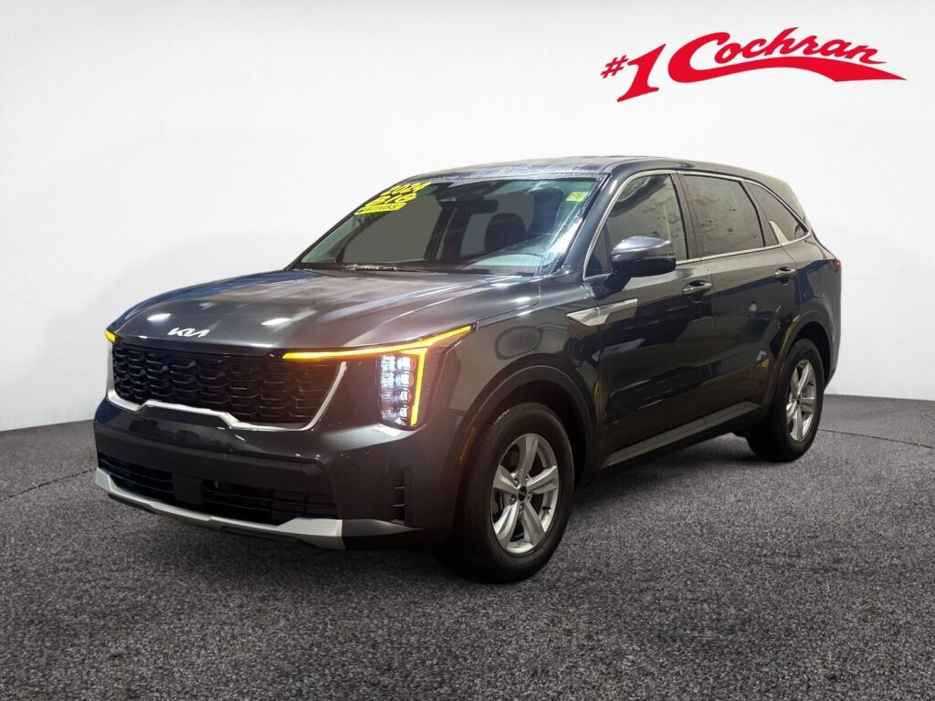 2024 Kia Sorento LX photo 3
