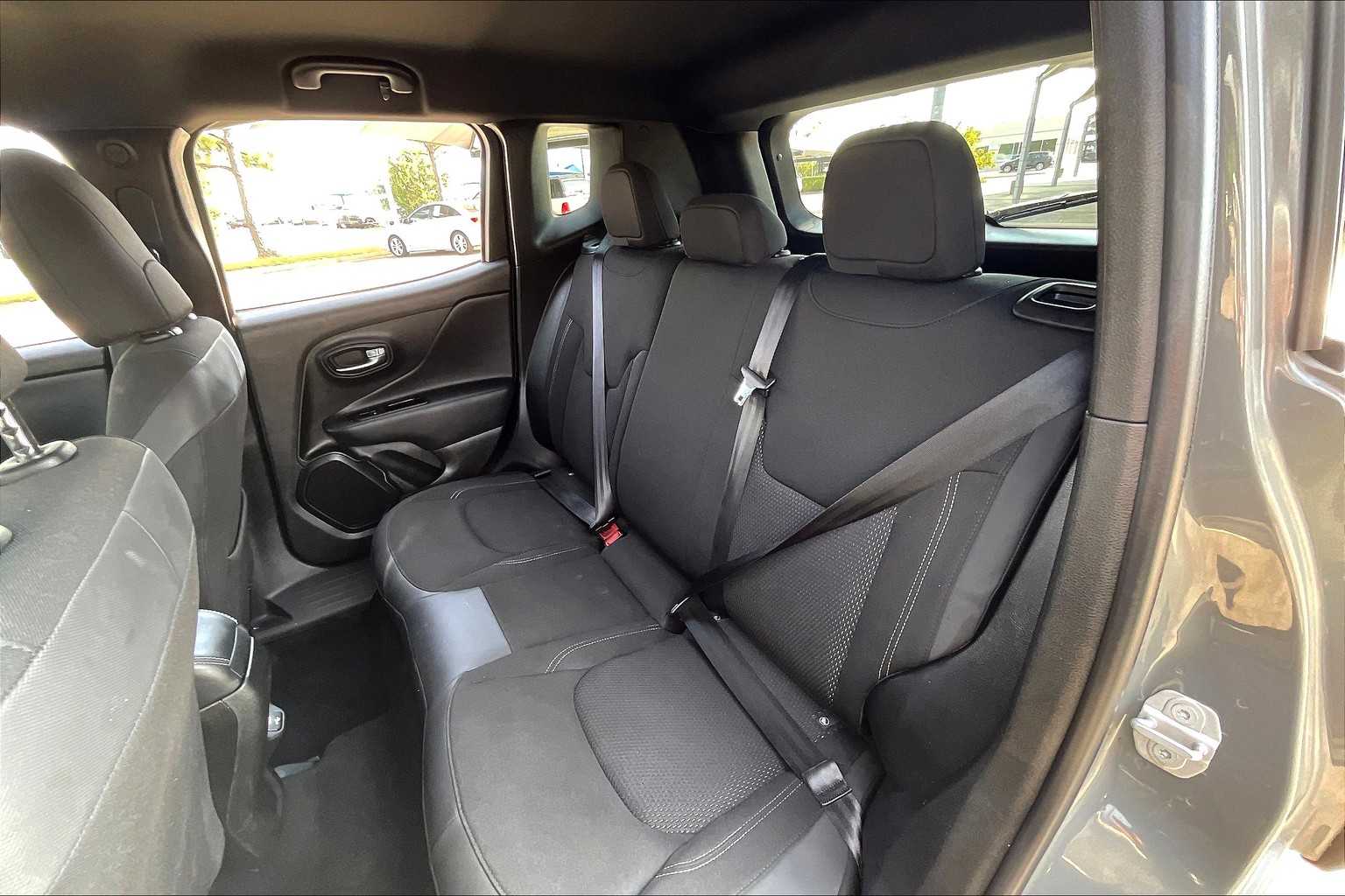 2022 Jeep Renegade Altitude photo 17