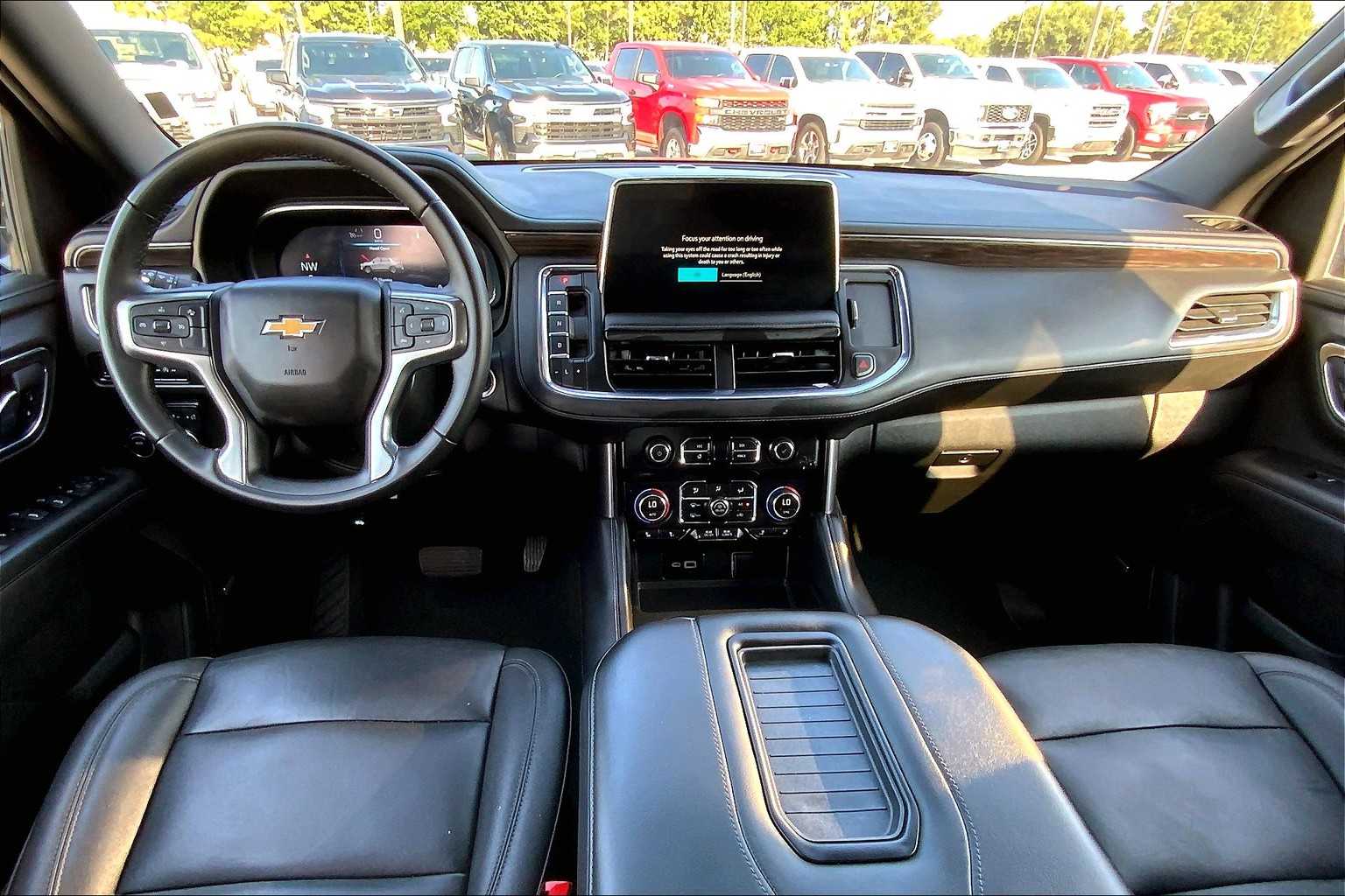 2024 Chevrolet Suburban LT photo 13