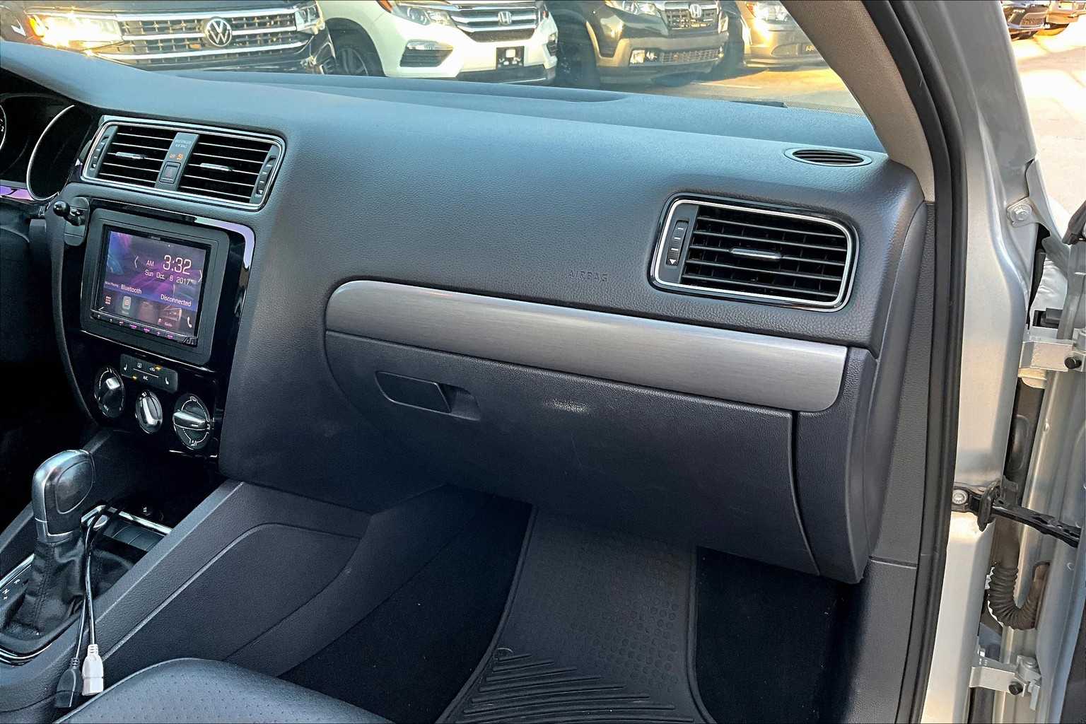 2015 Volkswagen Jetta 2.0 TDI SE photo 16