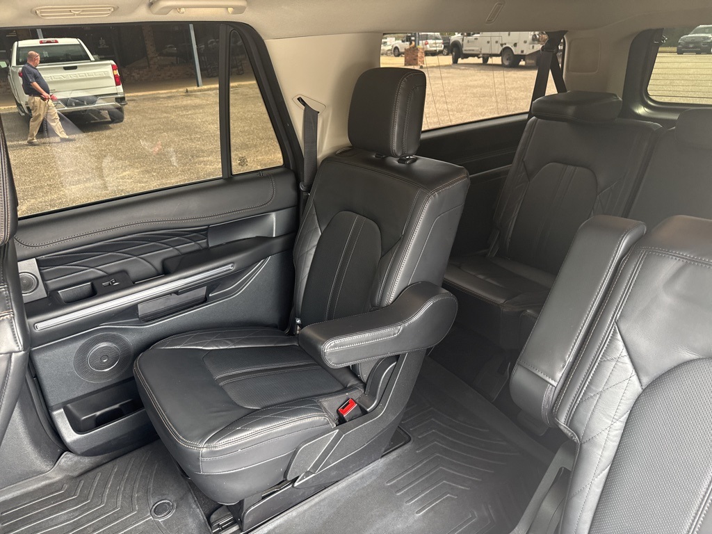 2021 Ford Expedition MAX Platinum photo 7