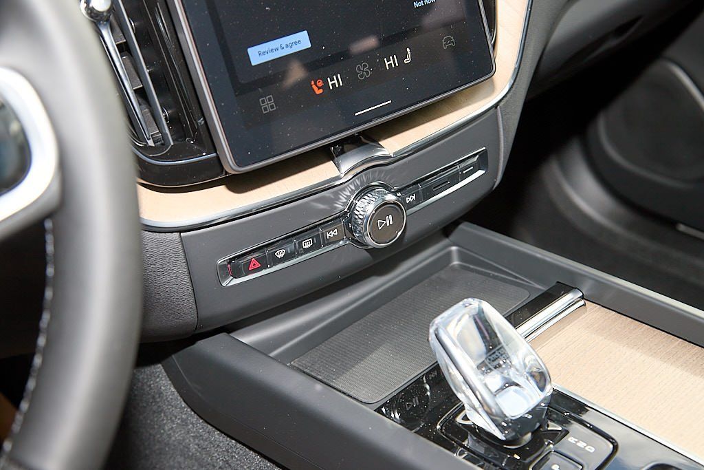 2026 VOLVO XC60 - Image 15