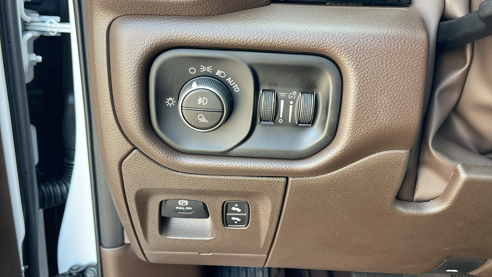 2025 Ram 1500 Laramie photo 27