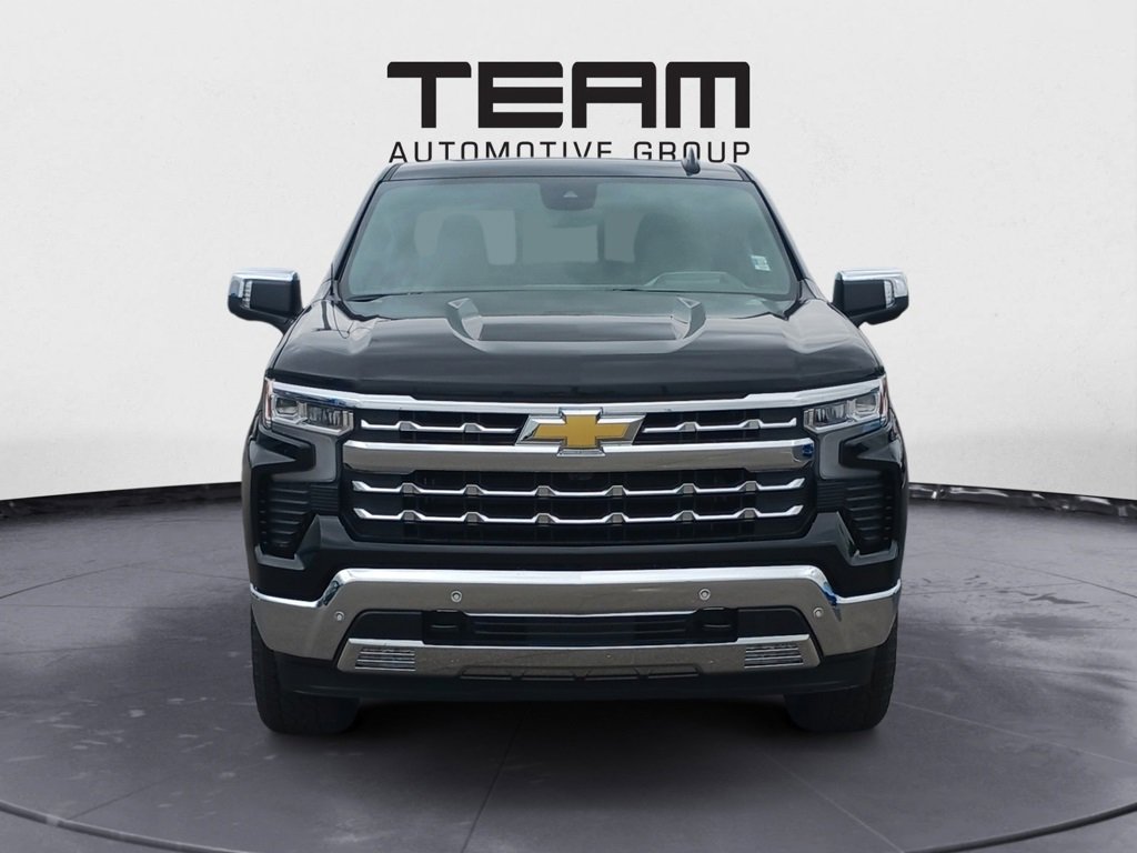 2025 Chevrolet Silverado 1500 LTZ photo 2