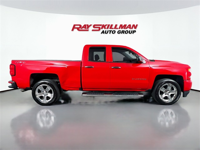 2018 Chevrolet Silverado 1500 Custom photo 8