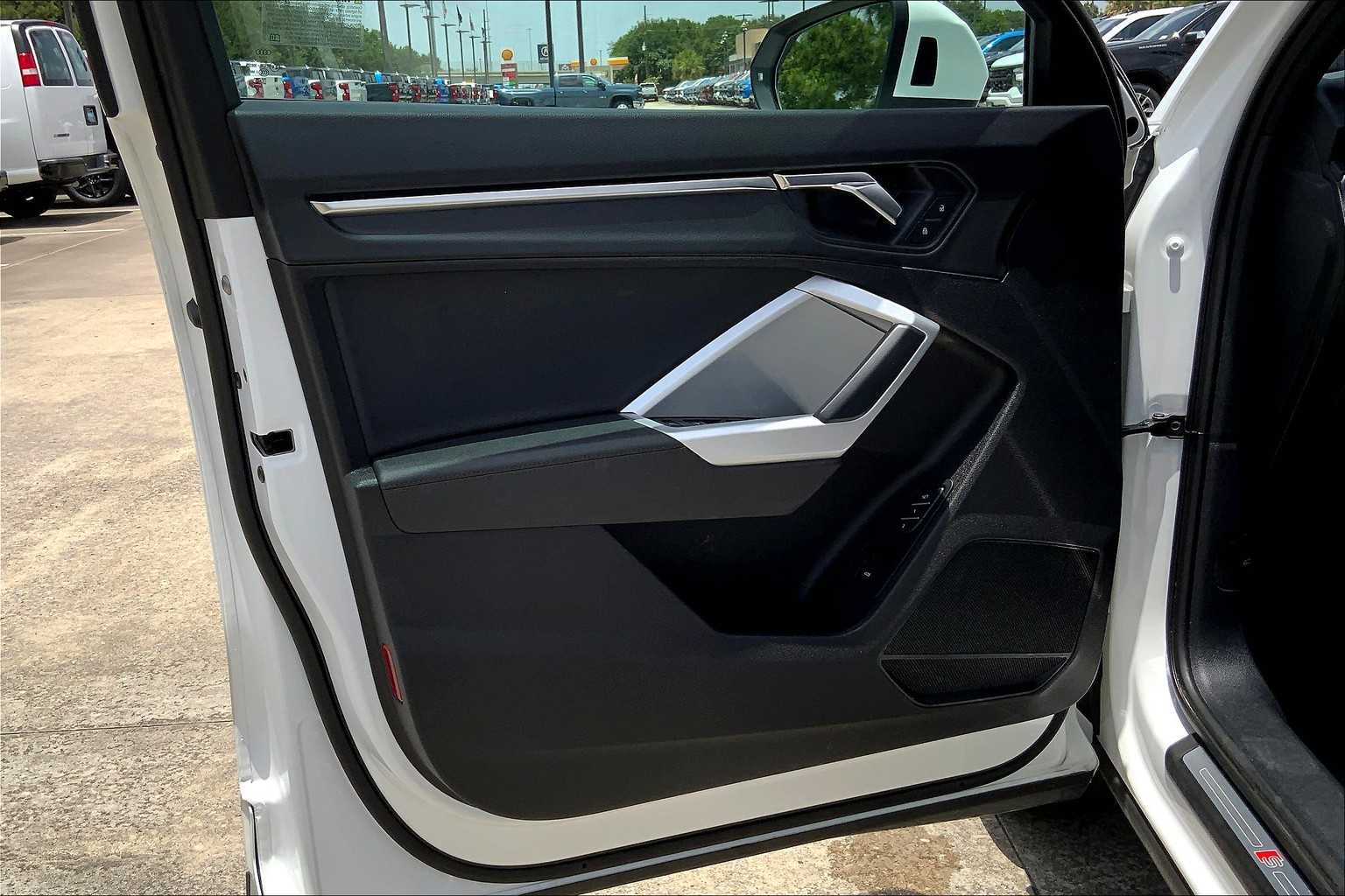 2023 Audi Q3 S line Premium photo 20