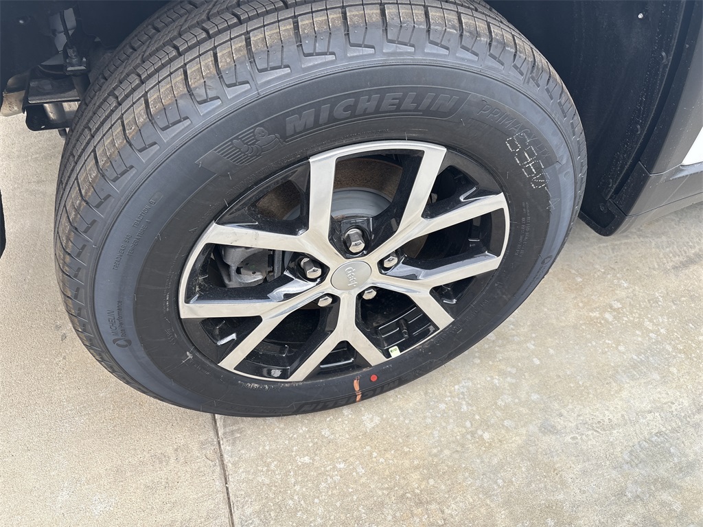 2025 Jeep Grand Cherokee Limited photo 4