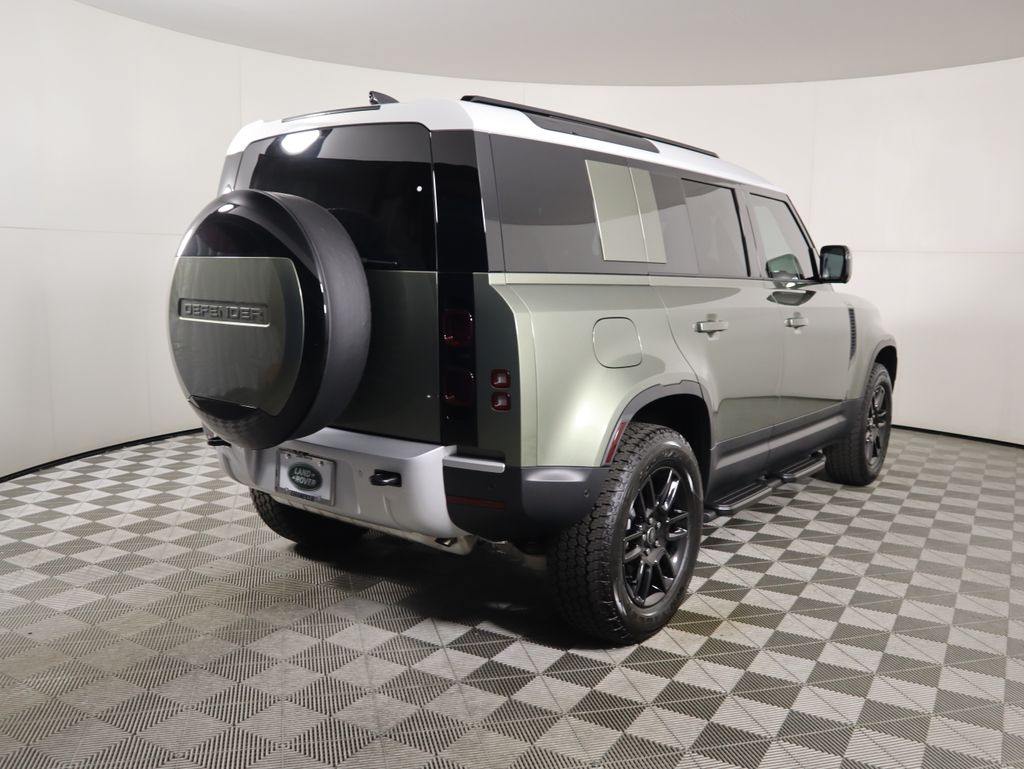 2025 Land Rover Defender 110 S photo 3
