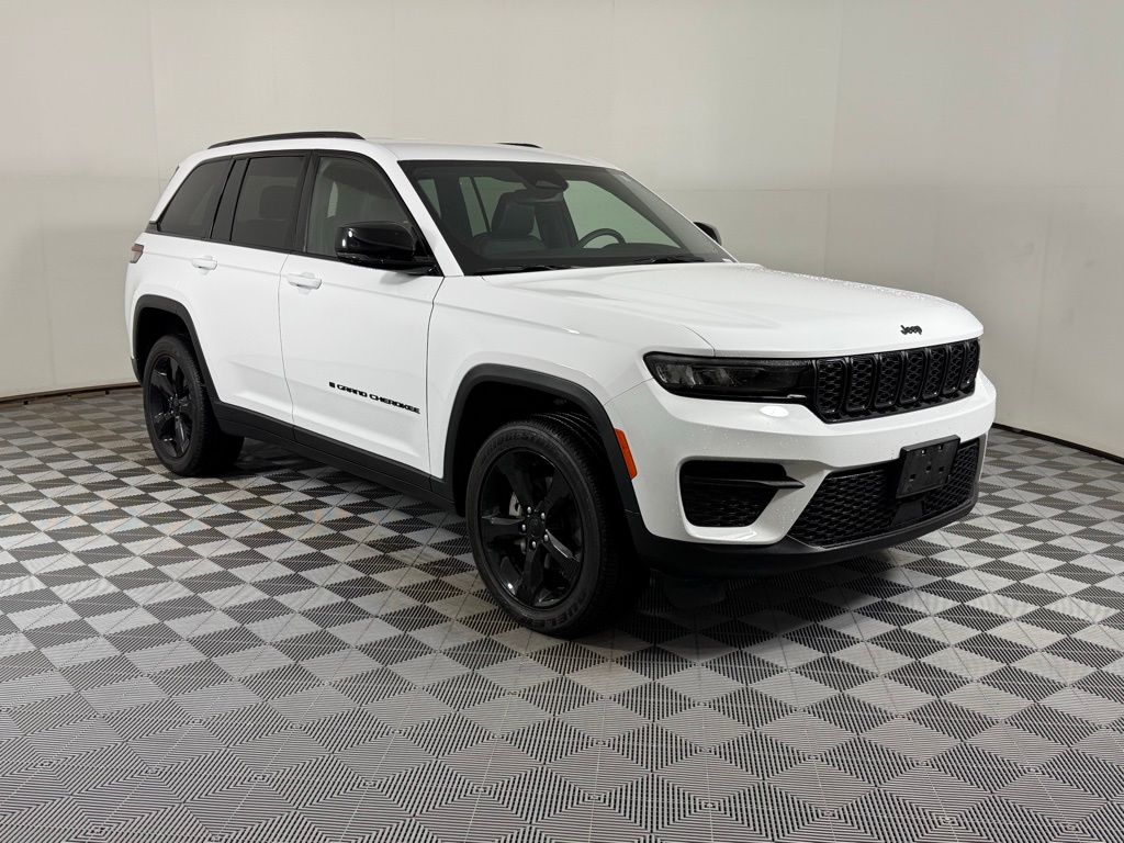 2023 Jeep Grand Cherokee Altitude's photo