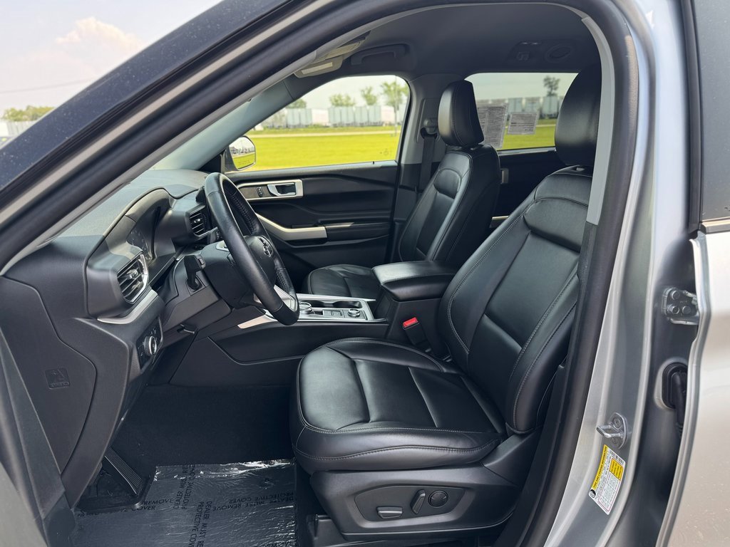 2023 Ford Explorer XLT photo 8