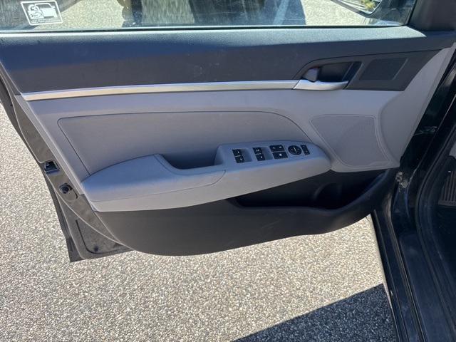2019 Hyundai Elantra SEL photo 13