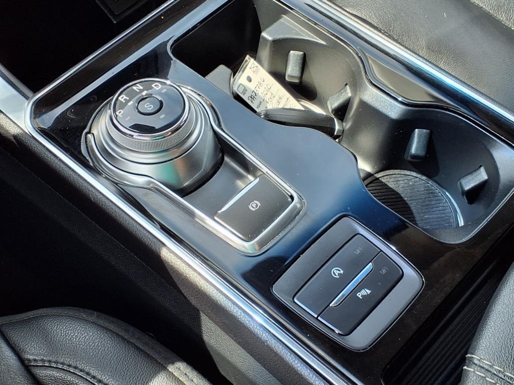 2020 Ford Edge Titanium photo 11