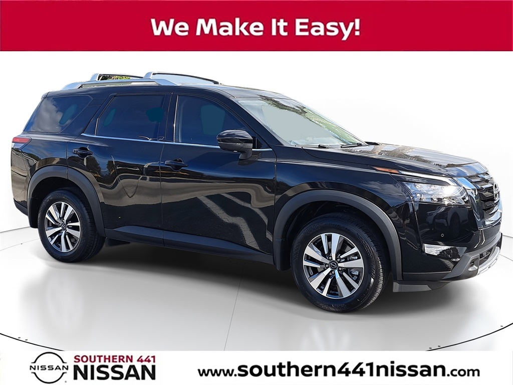 2025 Nissan Pathfinder SL's photo