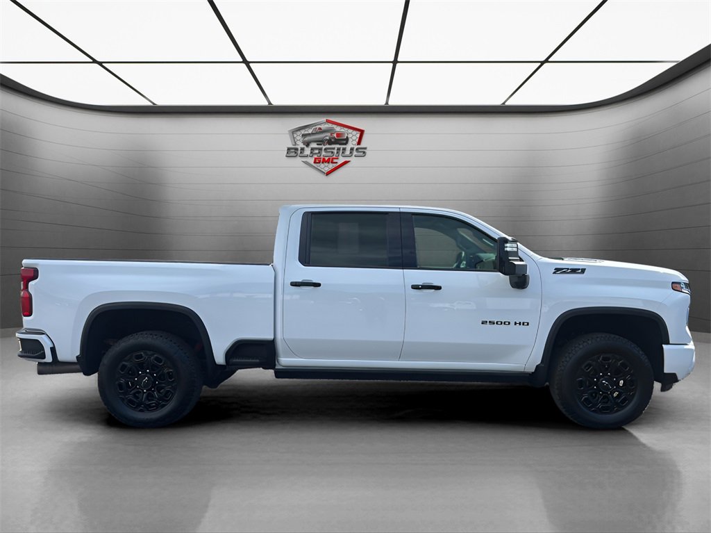 2024 Chevrolet Silverado 2500HD LTZ photo 6