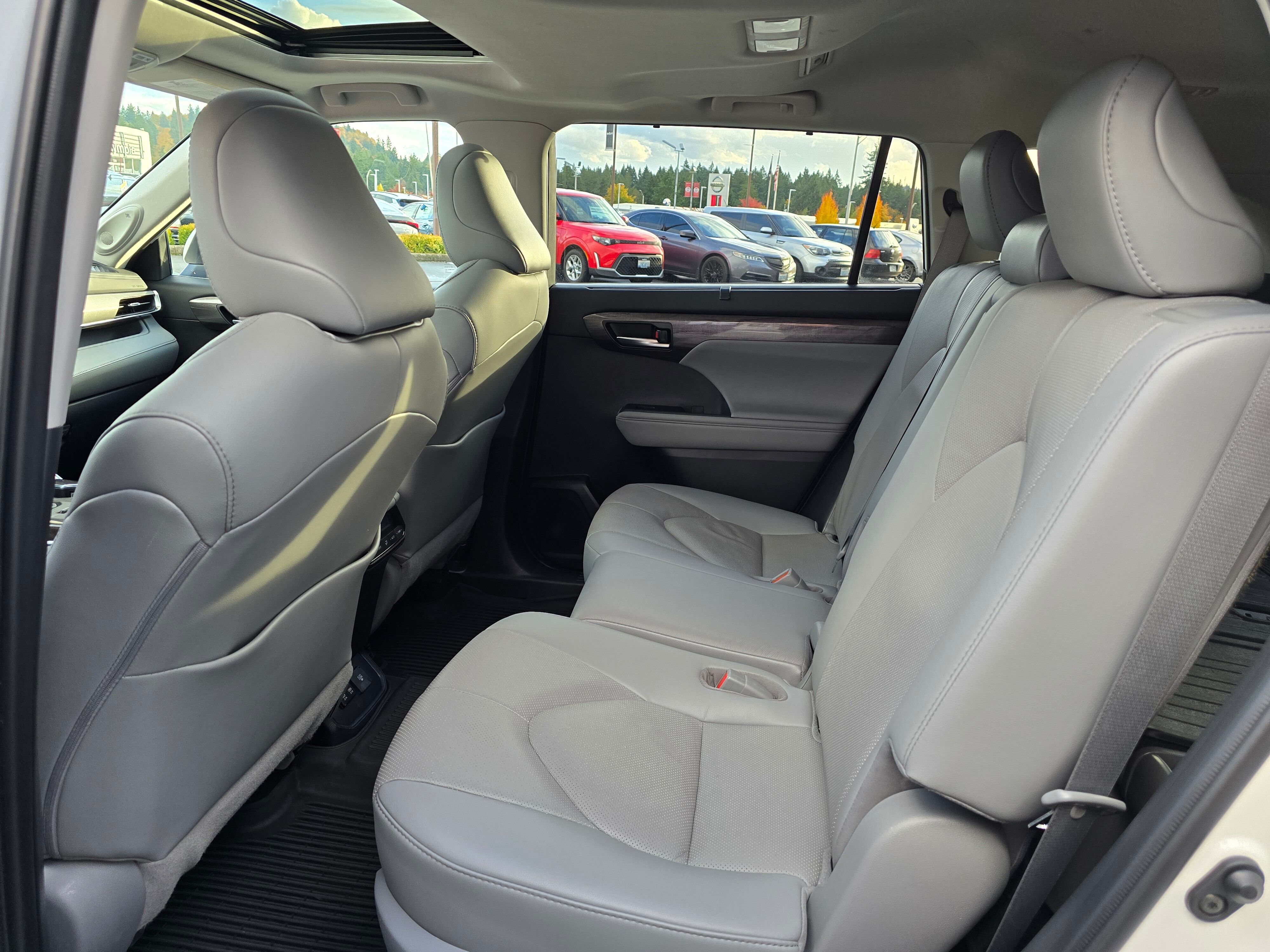 2021 Toyota Highlander Limited photo 4