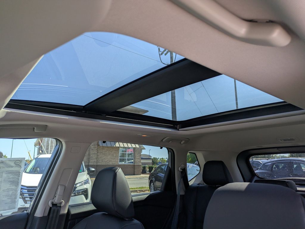 2026 Nissan Rogue SV photo 17