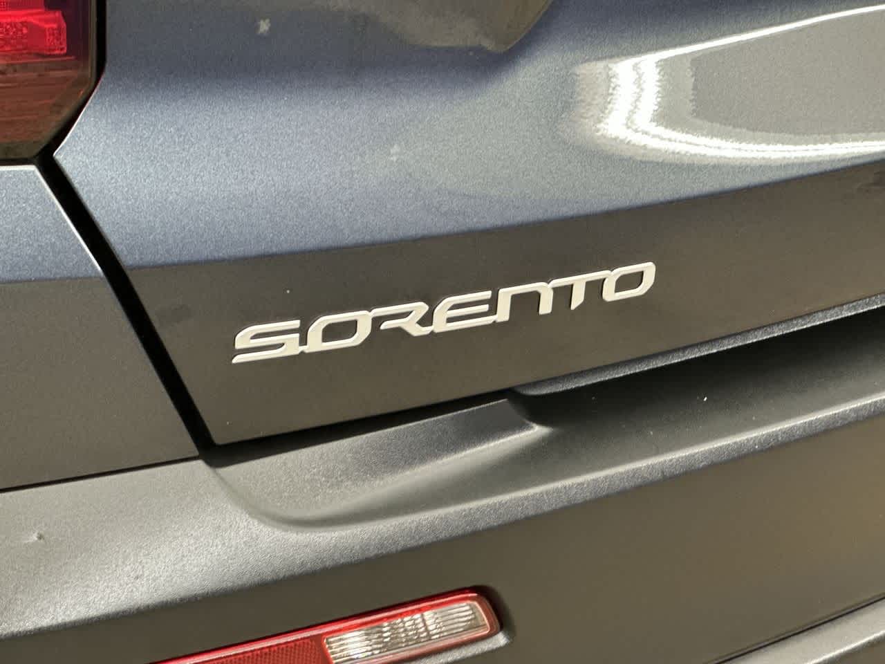 2023 Kia Sorento LX photo 9