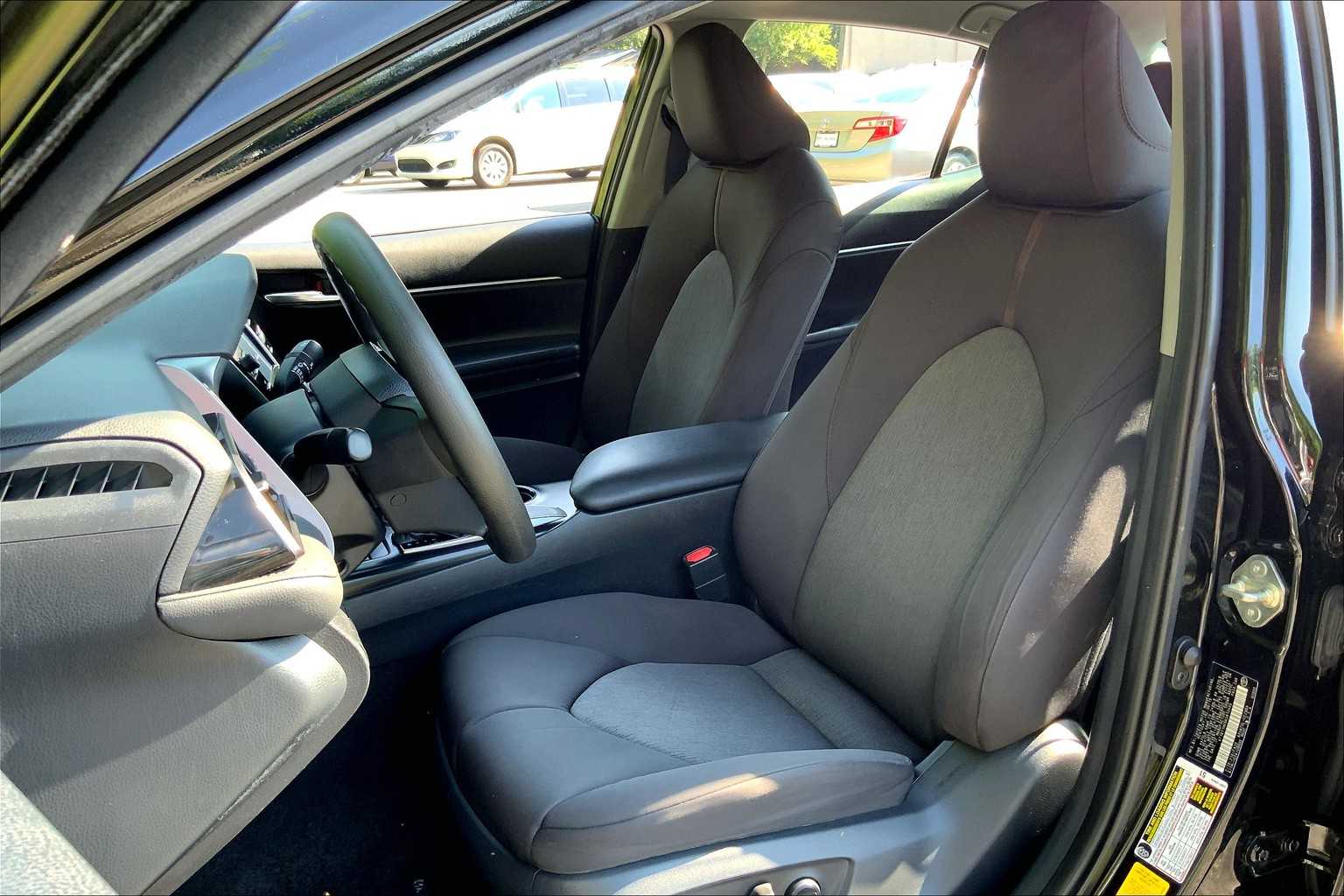 Image 6 of Pre-Owned 2019 Toyota Camry LE